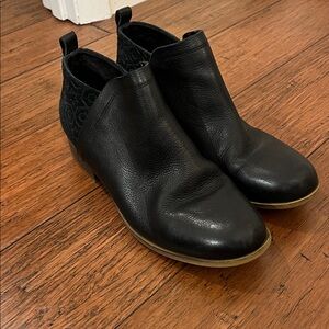 Toms Black Leather Ankle Boot Size 7.5